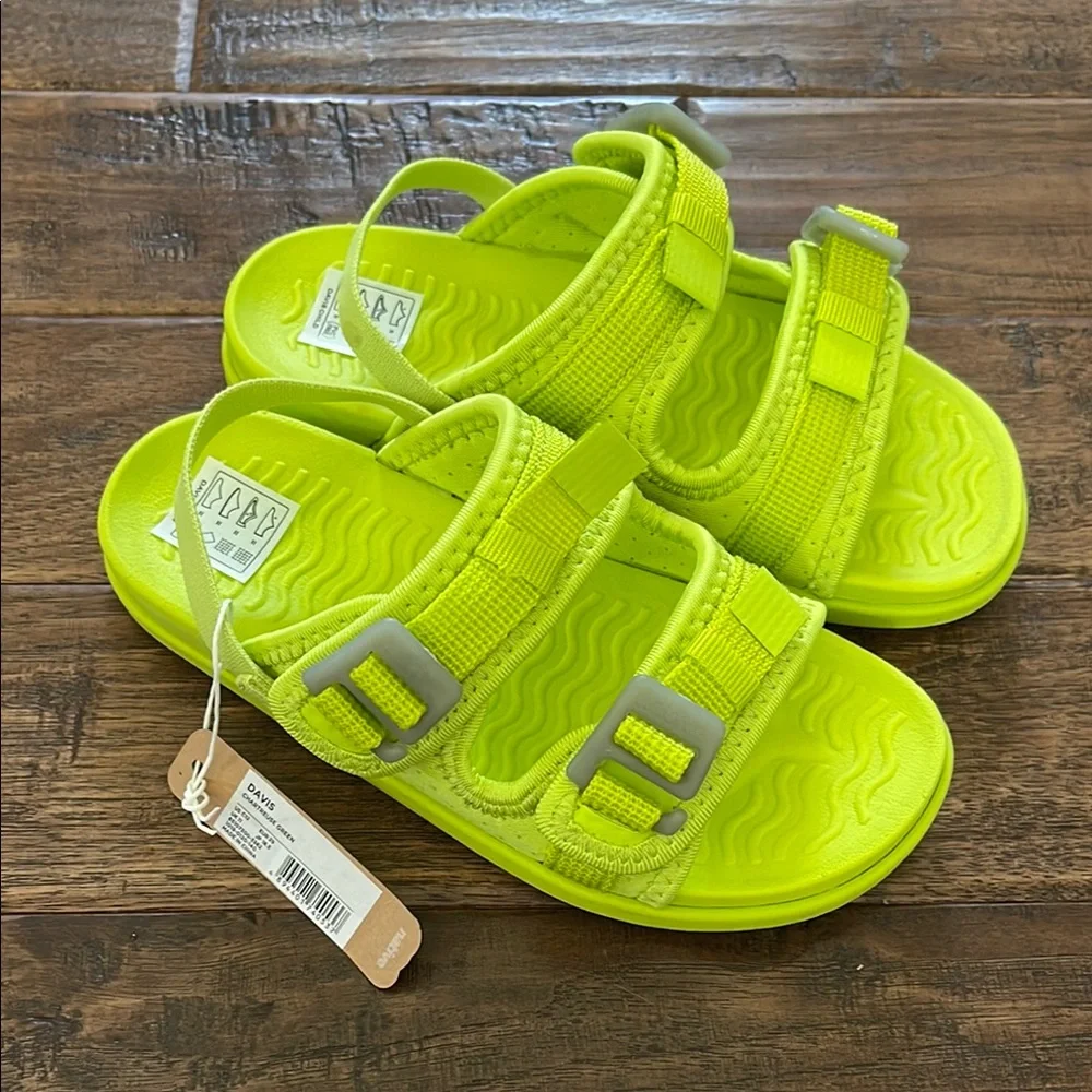 Native Davis Sandals Chartreuse Green size C12
